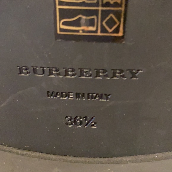 **SOLD** BURBERRY 🖤 - Picture 10 of 16